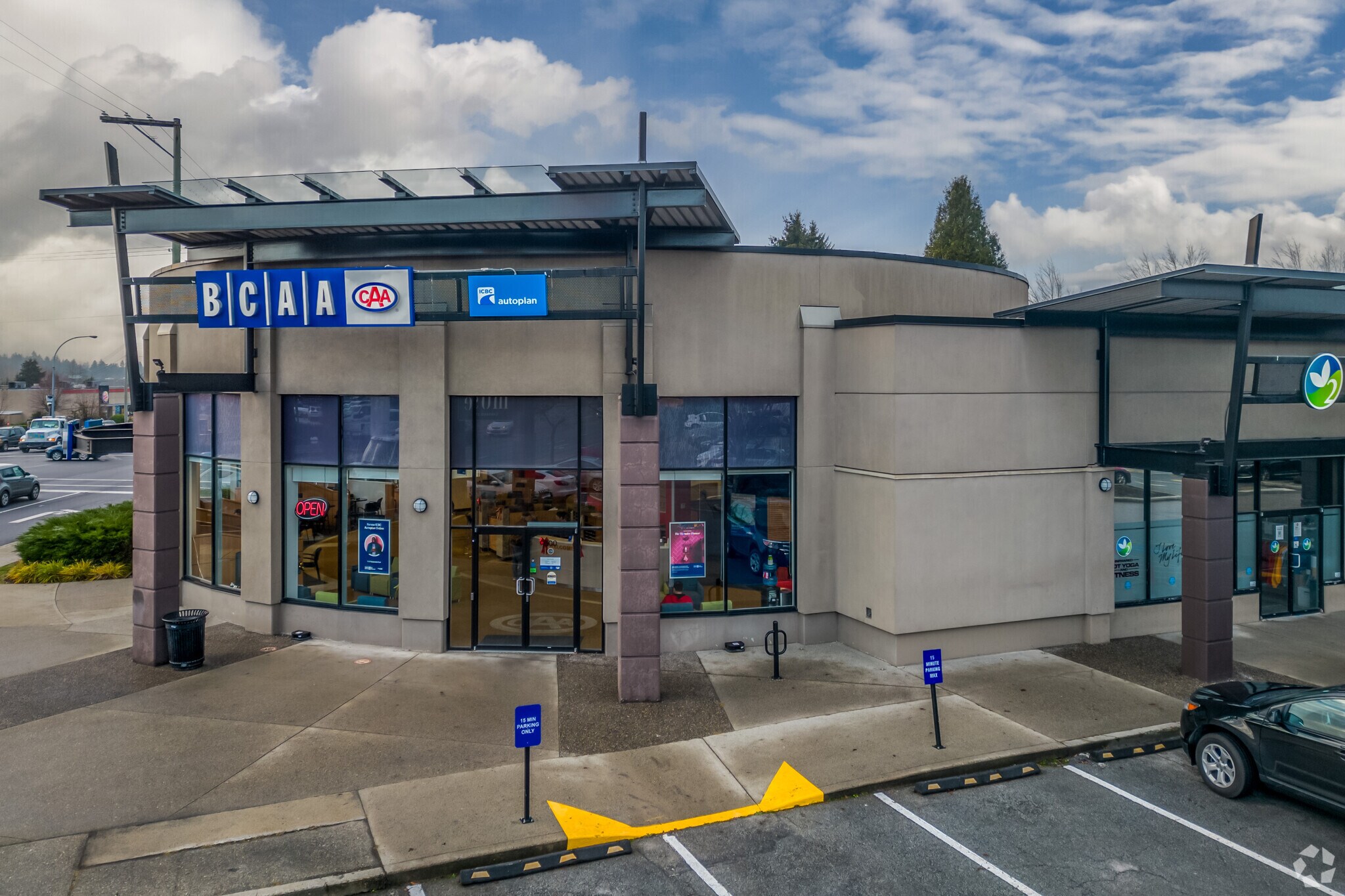 20395 Lougheed Hwy, Maple Ridge, BC for sale Primary Photo- Image 1 of 1