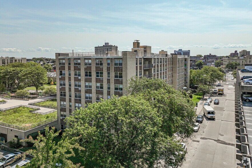 33 N Third Ave, Mount Vernon, NY à vendre - Photo du bâtiment - Image 2 de 5