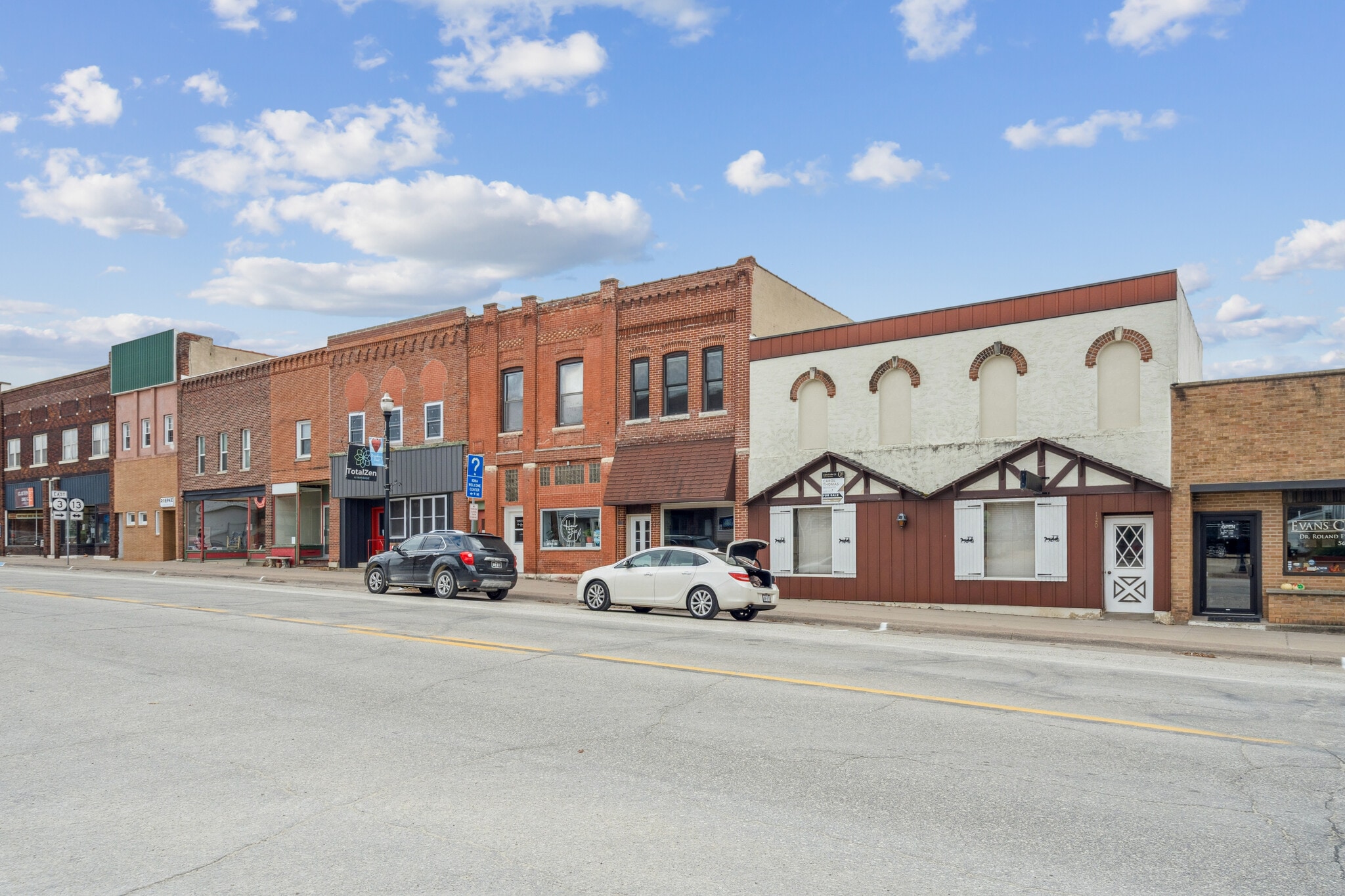 118 W Mission St, Strawberry Point, IA for lease Primary Photo- Image 1 of 26