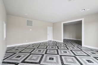 2920 Golfcrest Blvd, Houston, TX for lease Interior Photo- Image 2 of 14