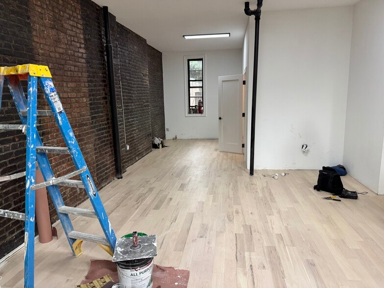 54 Maujer St, Brooklyn, NY à louer - Photo du bâtiment - Image 3 de 7