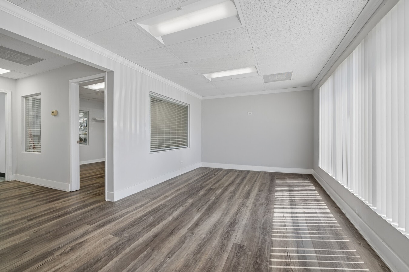1000 N Rand Rd, Wauconda, IL 60084 - Unité 110 - - Photo intérieure - Image 1 of 23