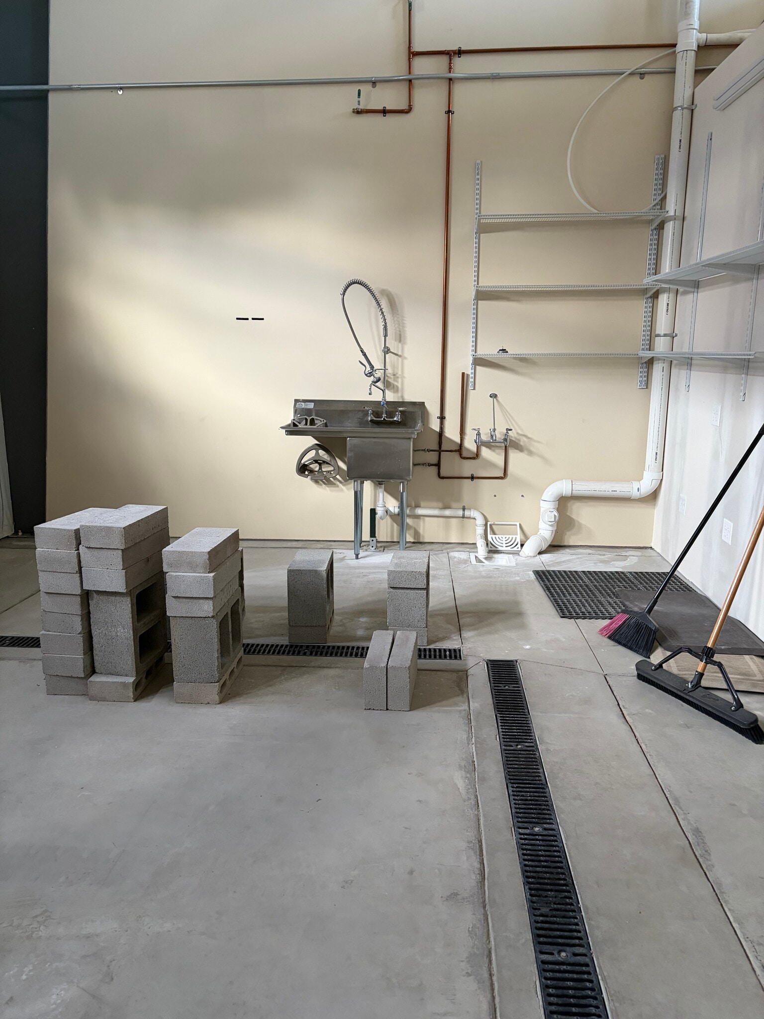 5770 E Woodmen Rd, Colorado Springs, CO for lease Interior Photo- Image 1 of 4