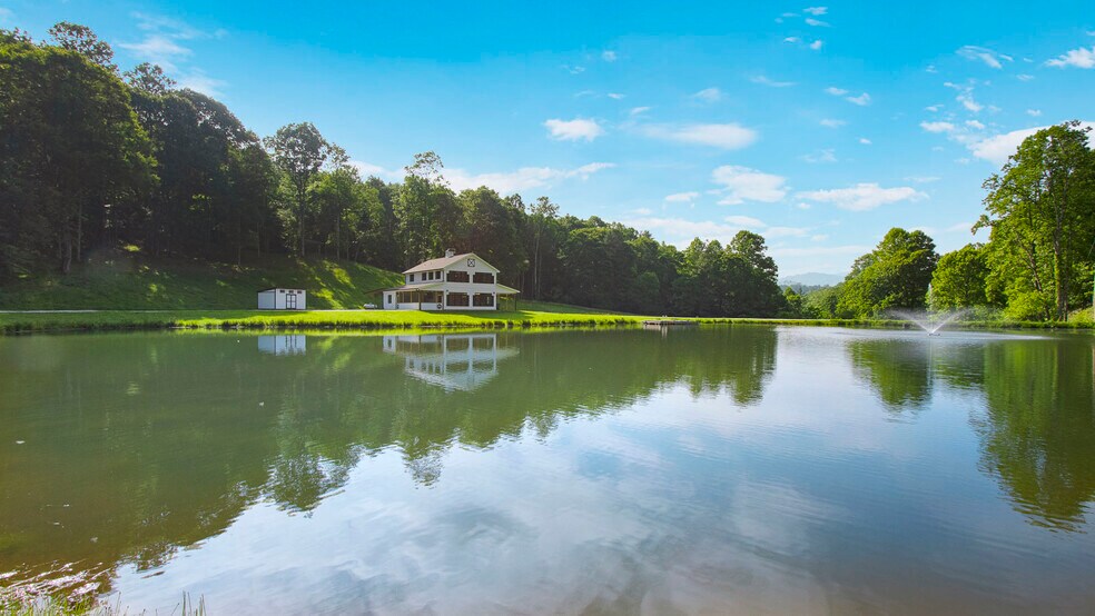 1651 Winding Stairs rd, Topton, NC à vendre - Photo du bâtiment - Image 1 de 69