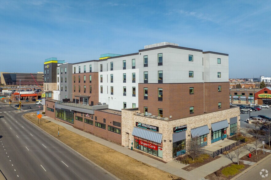 2100 W 80 1/2 St, Bloomington, MN à louer - Photo du bâtiment - Image 2 de 5