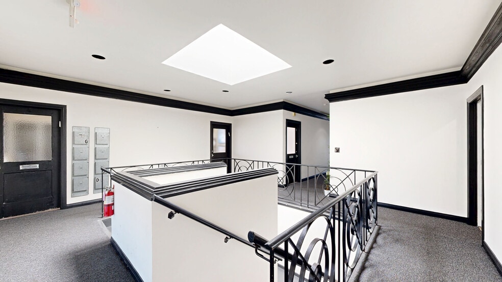 7956-7958 Beverly Blvd, Los Angeles, CA for lease - Matterport 3D Scan - Image 2 of 15