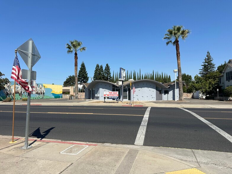 316 W F St, Oakdale, CA à louer - Photo du bâtiment - Image 2 de 38