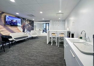 26-28 Avenue De Winchester, Saint-Germain-en-Laye for lease Interior Photo- Image 2 of 6