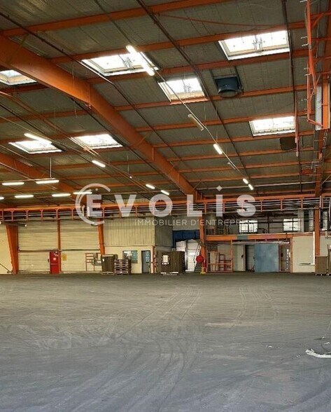 Industrial in Tarascon for lease - Interior Photo - Image 2 of 8