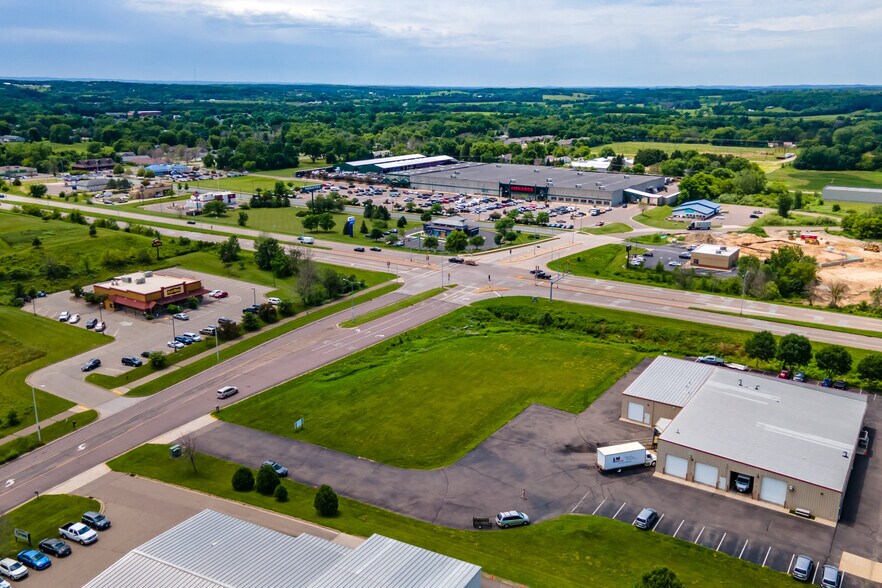 Truax Blvd, Eau Claire, WI à louer - Aérien - Image 3 de 4