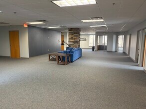 7000 Stonewood Dr, Wexford, PA for sale Interior Photo- Image 1 of 8