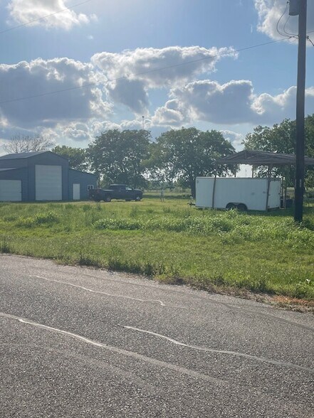 5065 Big Bend Ln, Boling, TX à vendre - Photo du bâtiment - Image 3 de 9