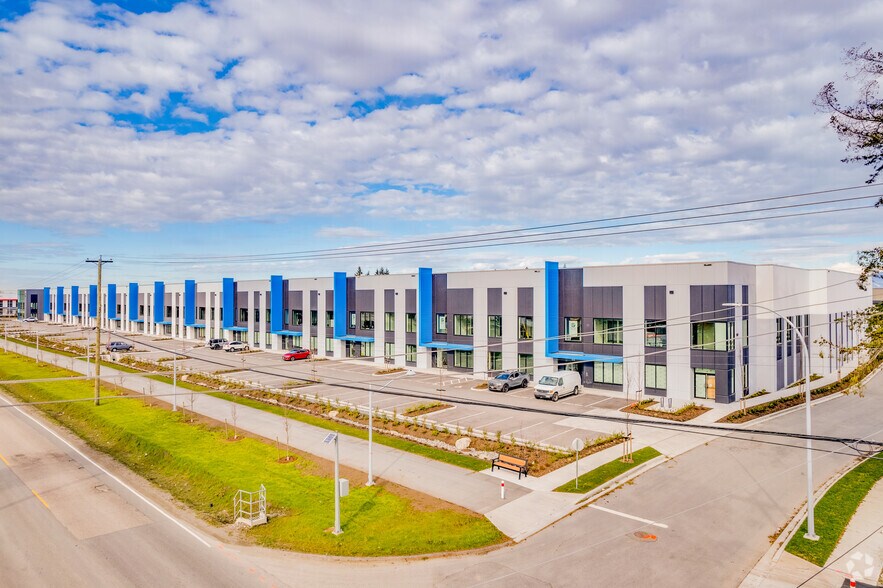 19225 32 Av, Surrey, BC à louer - Photo du bâtiment - Image 2 de 8