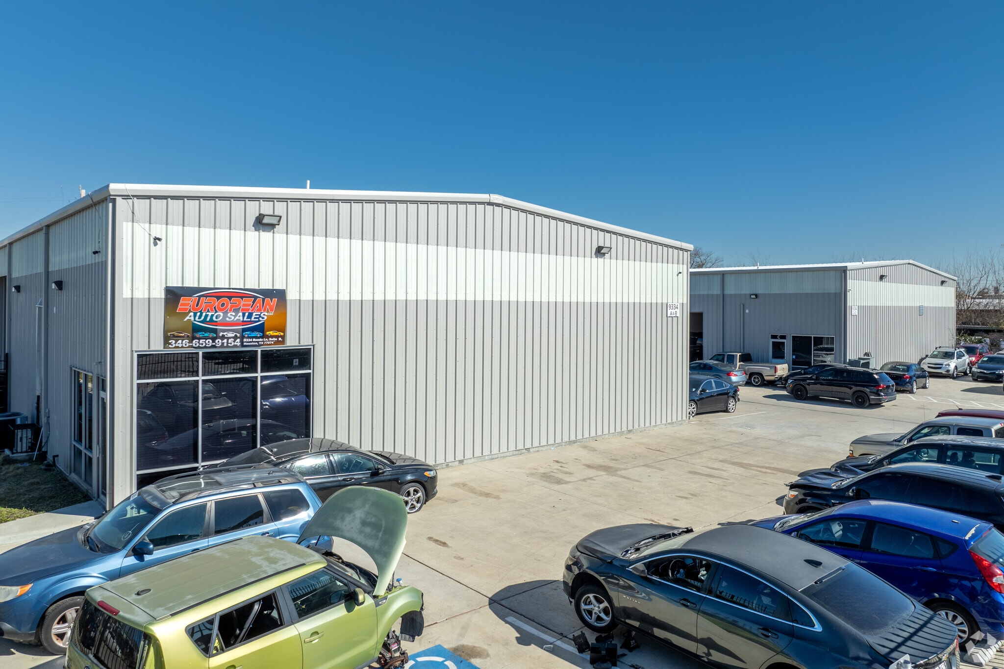 9334 Ronda Ln, Houston, TX for lease Primary Photo- Image 1 of 32