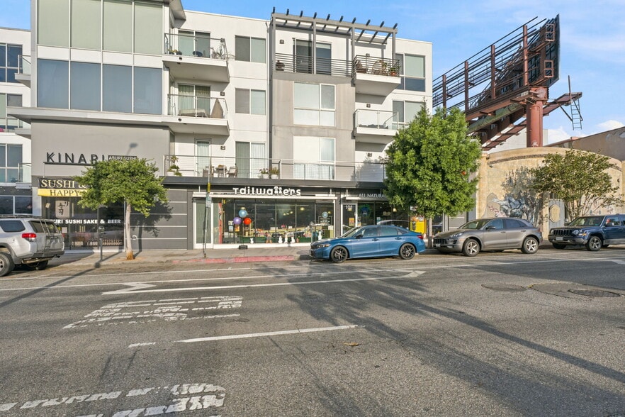 801 N Fairfax Ave, Los Angeles, CA for lease - Building Photo - Image 2 of 4