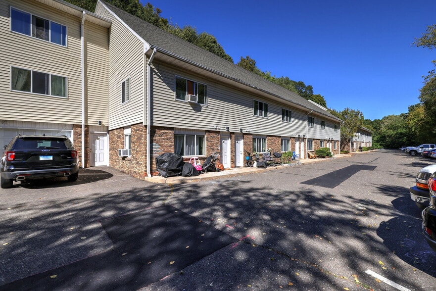 Oakbridge Management Properties portfolio of 4 properties for sale on LoopNet.ca - Building Photo - Image 3 of 11