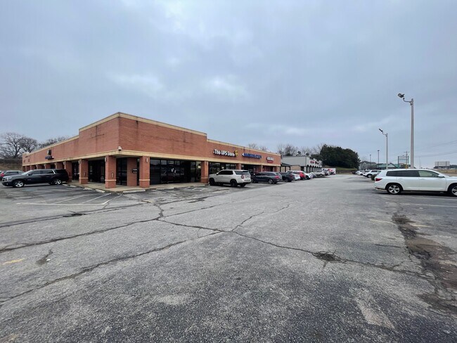 More details for 319 Vann Dr, Jackson, TN - Retail for Lease