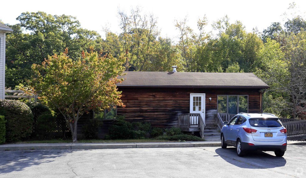 2300 State Route 208, Montgomery, NY à vendre - Photo du bâtiment - Image 2 de 3