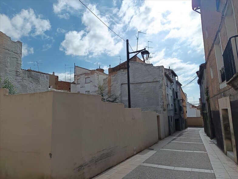 Calle Pedro Gutiérrez, Calahorra, La Rioja for sale - Building Photo - Image 2 of 5