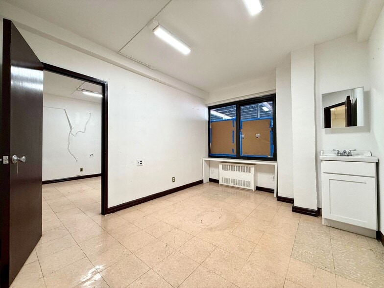 160 Parkside Ave, Brooklyn, NY à louer - Photo du bâtiment - Image 2 de 15