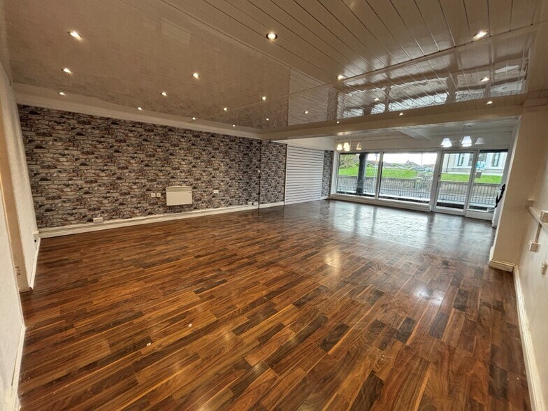 17 Almswall Rd, Kilwinning à louer - Photo du bâtiment - Image 2 de 3