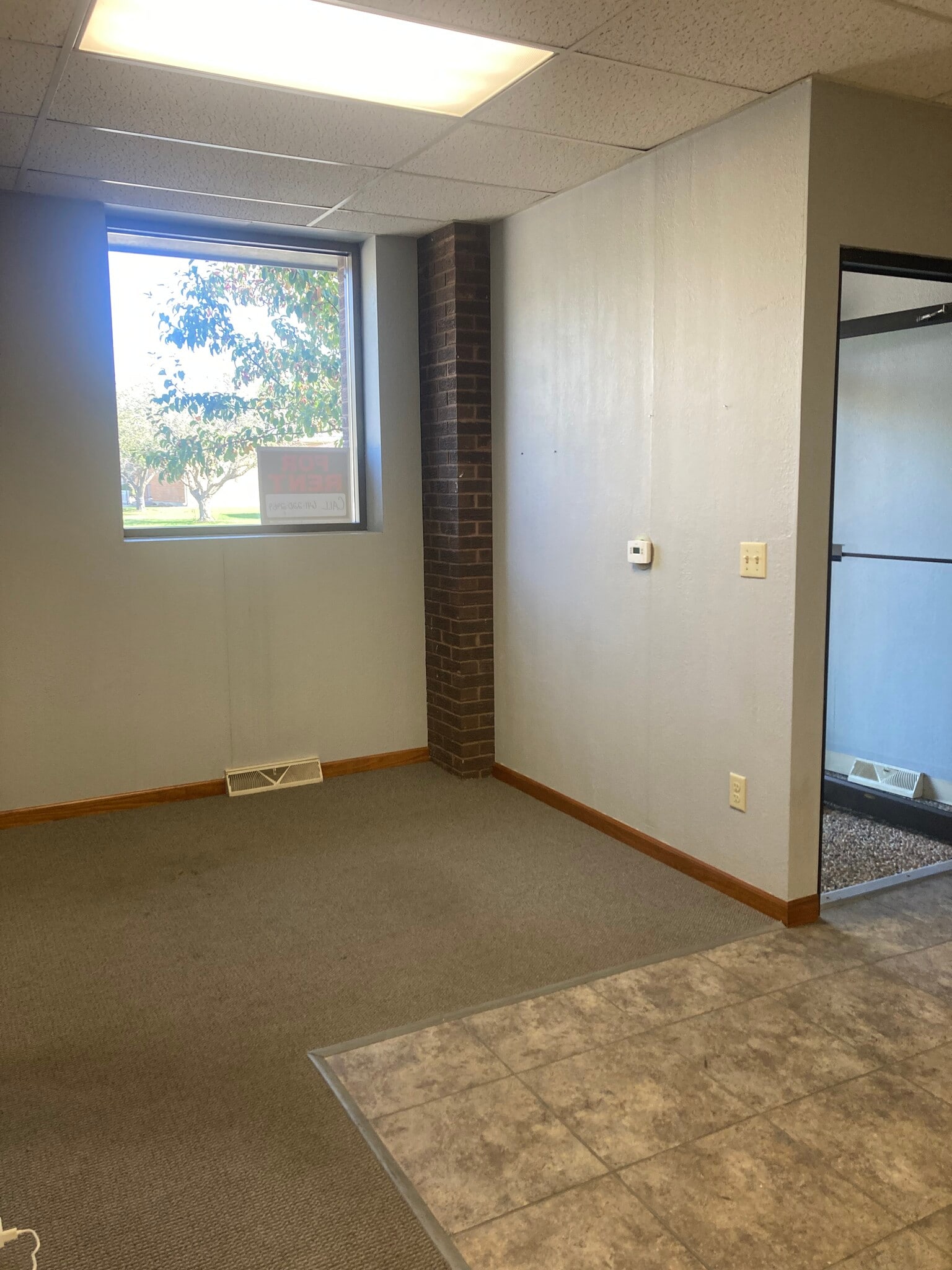 119 N Jackson St, Charles City, IA à louer Hall d’entrée- Image 1 de 10