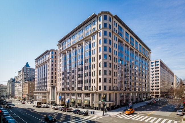 Plus de détails pour 555 12th St NW, Washington, DC - Commerce de détail à louer