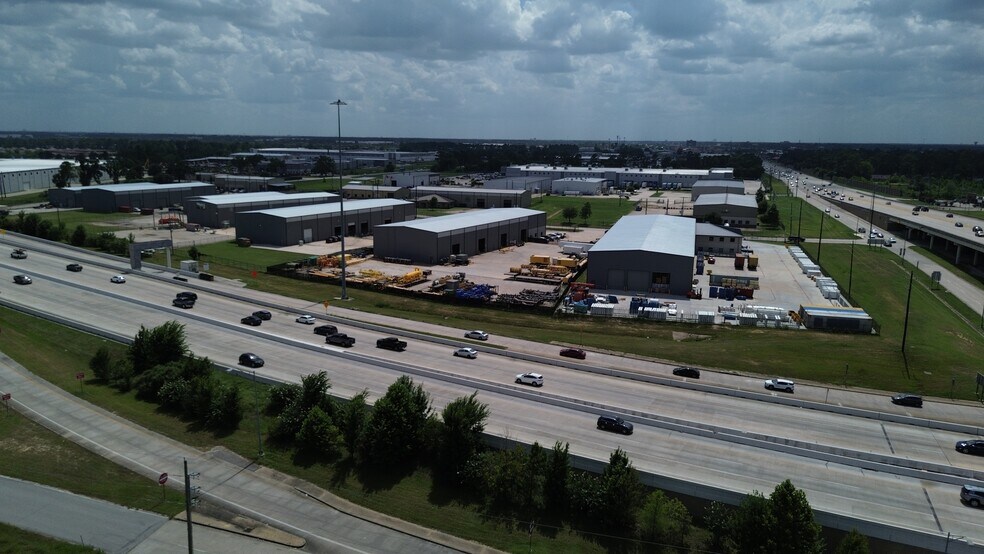 21430 Inverness Forest Blvd, Houston, TX à louer - Photo du bâtiment - Image 3 de 4