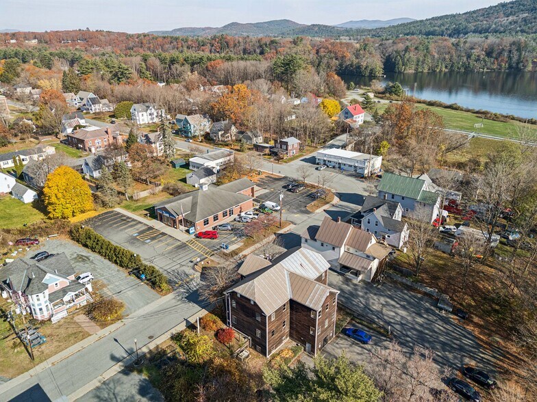 61 Depot St, White River Junction, VT à vendre - Photo du bâtiment - Image 2 de 40