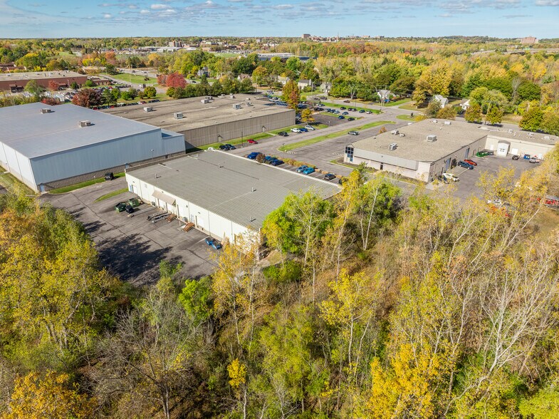2975 Brighton Henrietta Tl Rd, Rochester, NY à louer - Photo du bâtiment - Image 3 de 23
