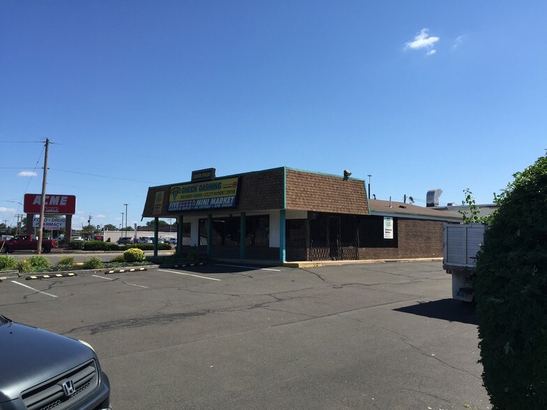 6730 New Falls Rd, Levittown, PA à vendre - Photo principale - Image 1 de 9