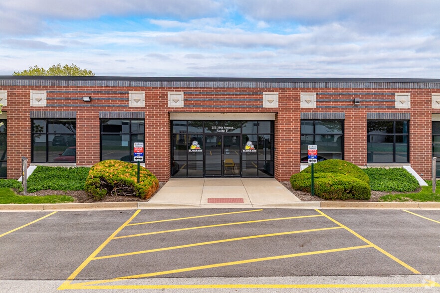 255 38th Ave, St Charles, IL for lease - Building Photo - Image 3 of 5