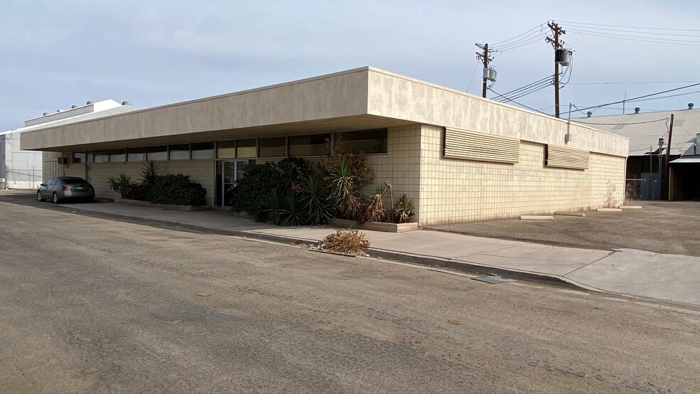 355 W Olive Ave, El Centro, CA for lease - Primary Photo - Image 1 of 3