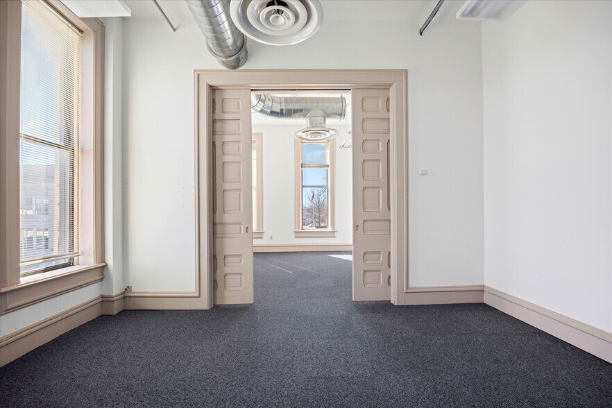 2-4 W Ohio St, Butler, MO à vendre - Photo du bâtiment - Image 3 de 35