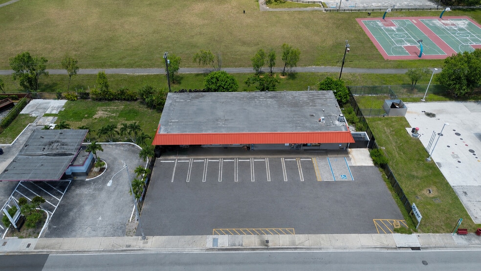 3251-3255 NW 183rd St, Opa-locka, FL for lease - Building Photo - Image 1 of 5