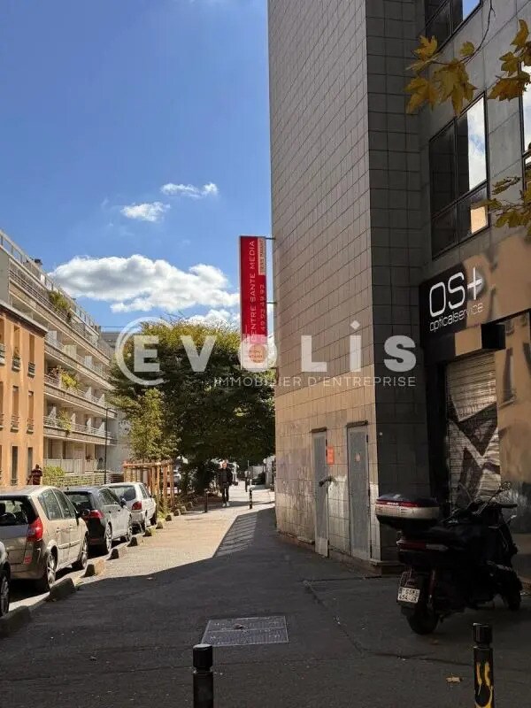 Retail in Montreuil for sale Building Photo- Image 1 of 21