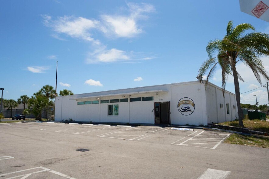 18690 NW 2nd Ave, Miami, FL à louer - Photo du bâtiment - Image 2 de 32