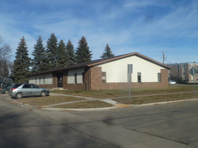 402 14th St NE, Jamestown, ND for sale - Primary Photo - Image 1 of 1