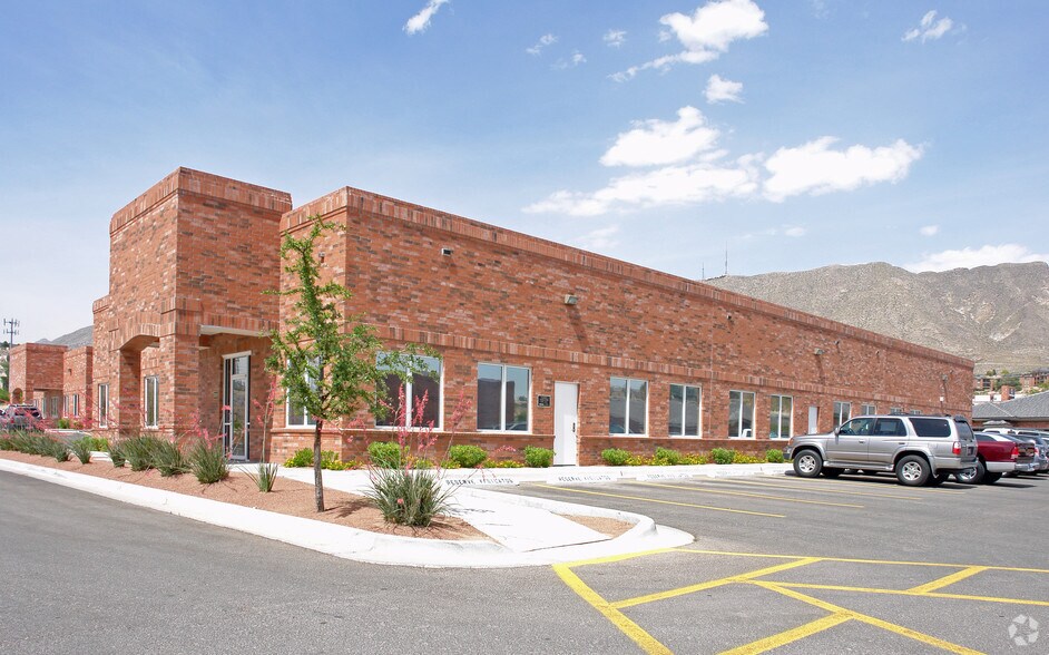 110 Mesa Park Dr, El Paso, TX à louer - Photo du bâtiment - Image 2 de 4