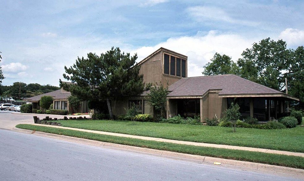 800 Forest Oaks Ln, Hurst, TX à louer - Autre - Image 2 de 2