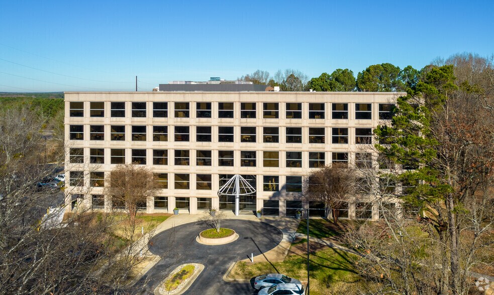 4020 Westchase Blvd, Raleigh, NC à louer - Photo du bâtiment - Image 2 de 11