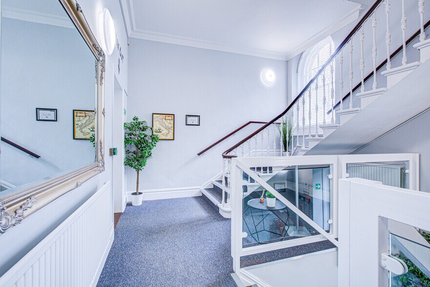 15 Rockstone Pl, Southampton à louer - Photo intérieure - Image 3 de 12