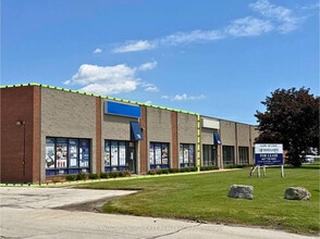 72-80 Rolark Dr, Toronto, ON à louer Photo du bâtiment- Image 1 de 4