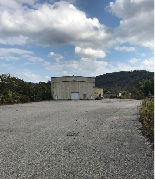 14989 Maccorkle Ave, Cabin Creek, WV for lease - Building Photo - Image 2 of 11