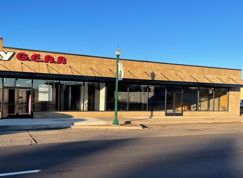 606 E Broadway St, West Memphis, AR à louer - Photo du bâtiment - Image 1 de 7