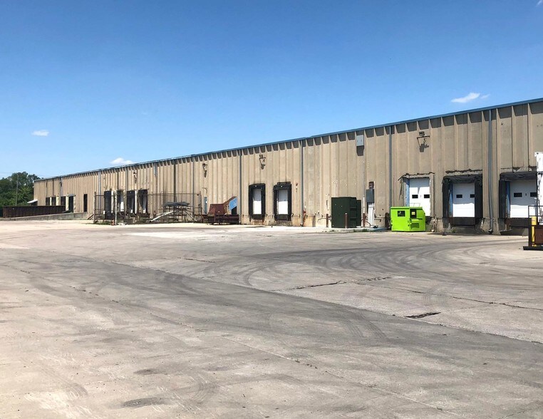 21740 Trolley Industrial Dr, Taylor, MI à louer - Photo du bâtiment - Image 2 de 8