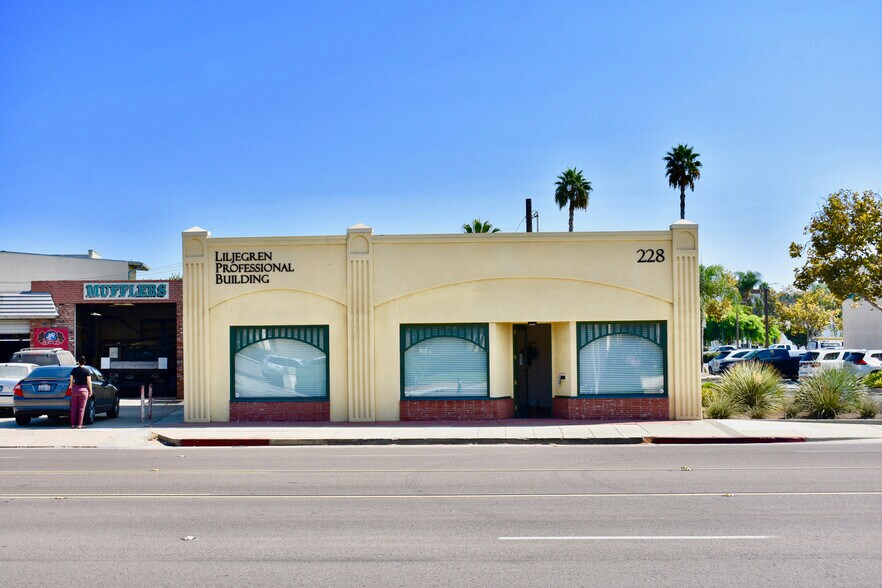 228 N Broadway, Escondido, CA à louer - Photo du bâtiment - Image 2 de 6