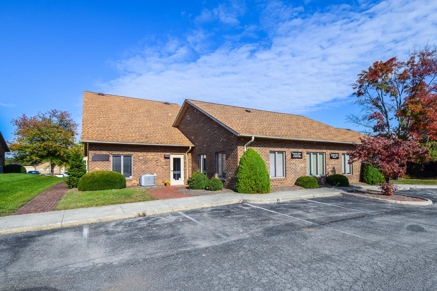 4358 Starkey Rd, Roanoke, VA à vendre Photo du bâtiment- Image 1 de 1