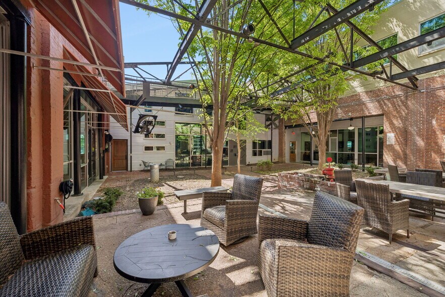 2300 Charlotte Ave, Nashville, TN à vendre - Photo du bâtiment - Image 3 de 16