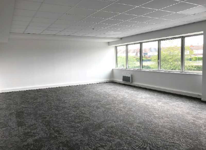 Flex in Roncq for lease - Interior Photo - Image 2 of 2